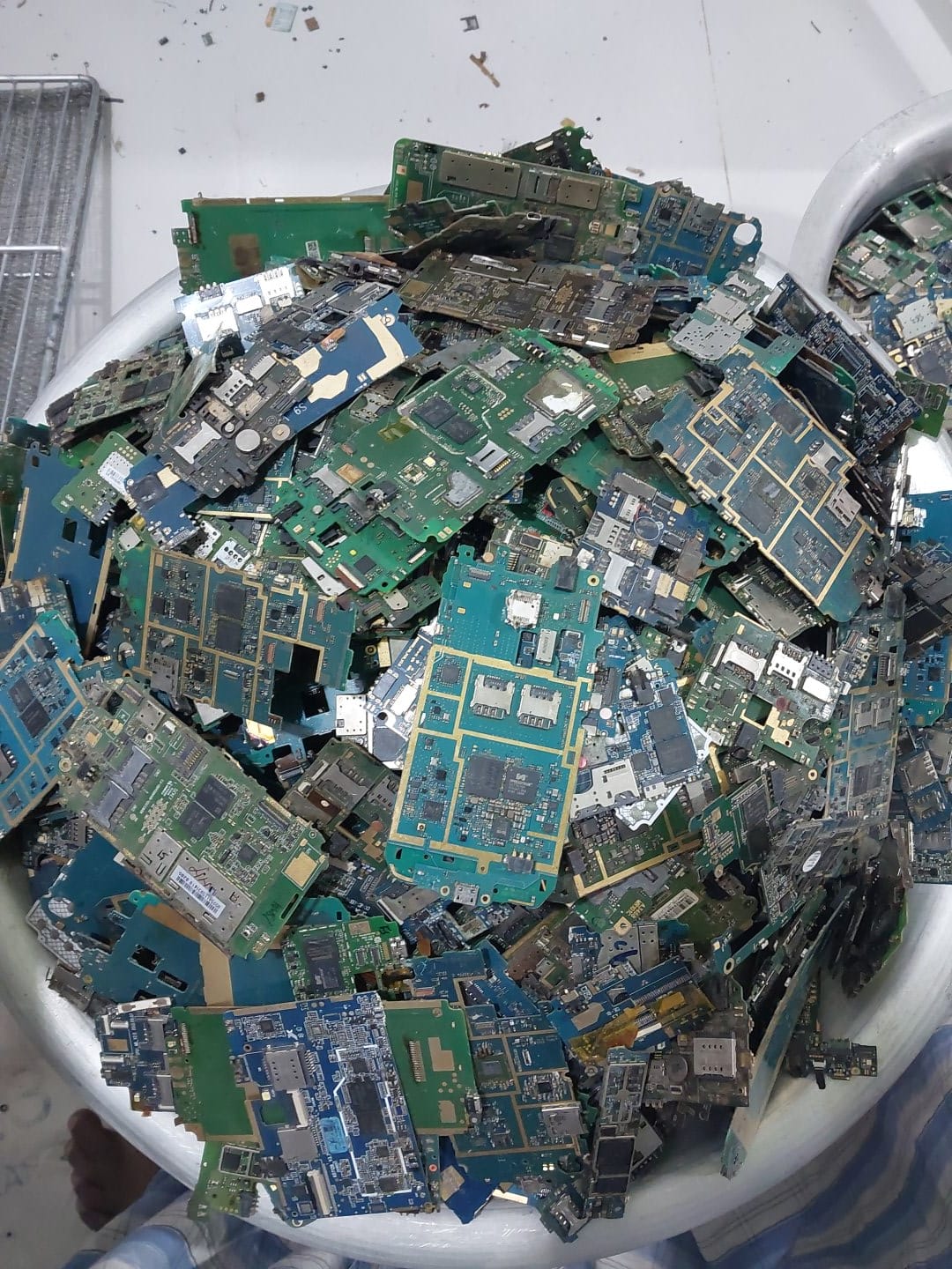 High-Quality Used Mobile Motherboards – Sustainable & Affordable for Bulk Buyers